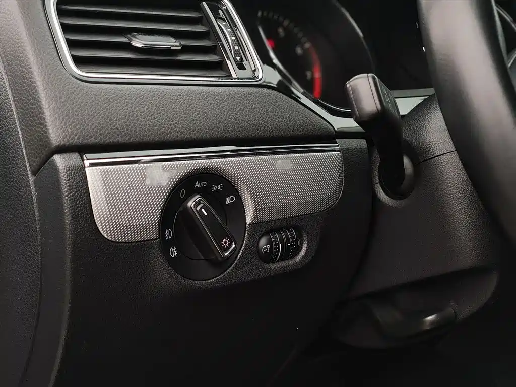 Volkswagen Sagitar 2018 — фото 18