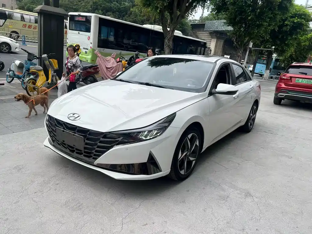 Hyundai Elantra 2022 — фото 1