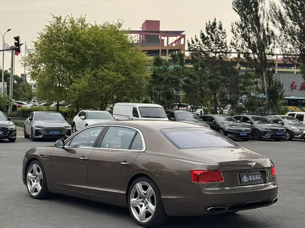 Bentley Flying Spur 2014 — фото 19
