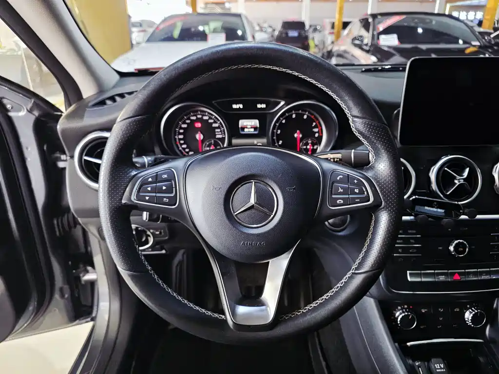 Mercedes-Benz GLA 2017 — фото 9