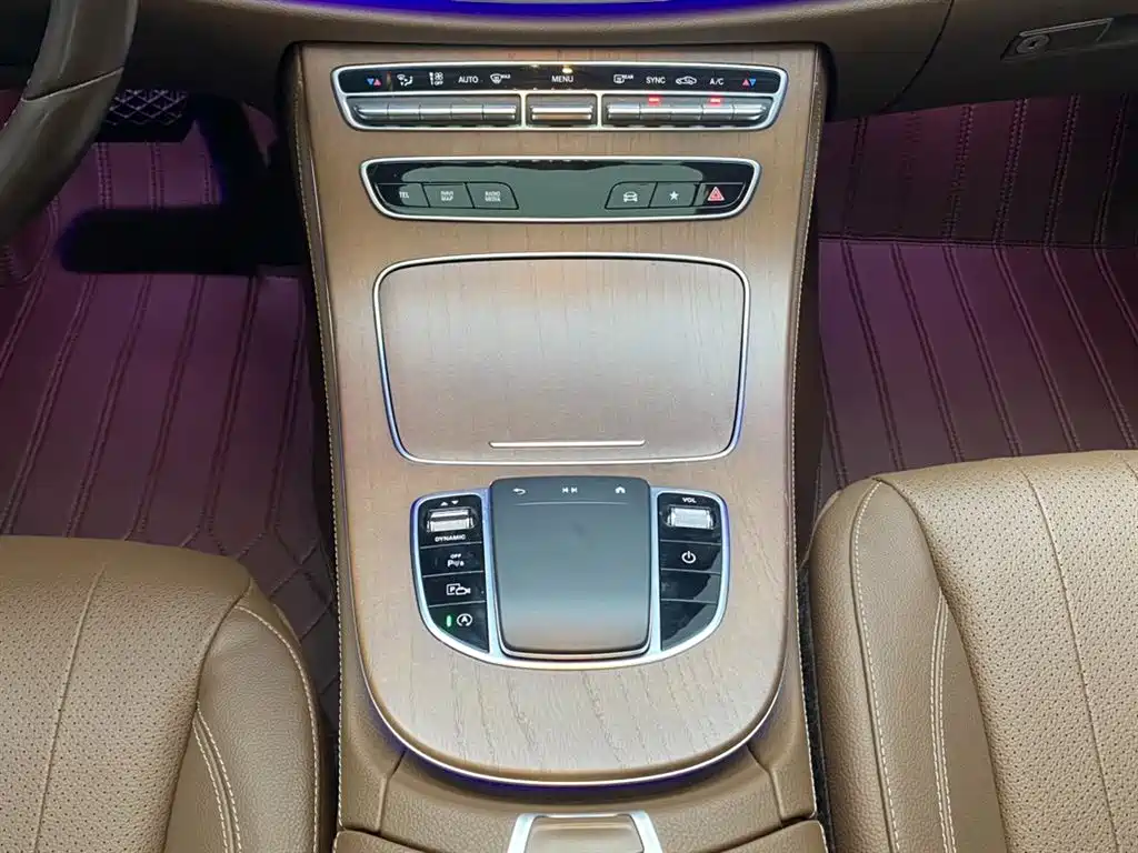 Mercedes-Benz E-Class 2023 — фото 21