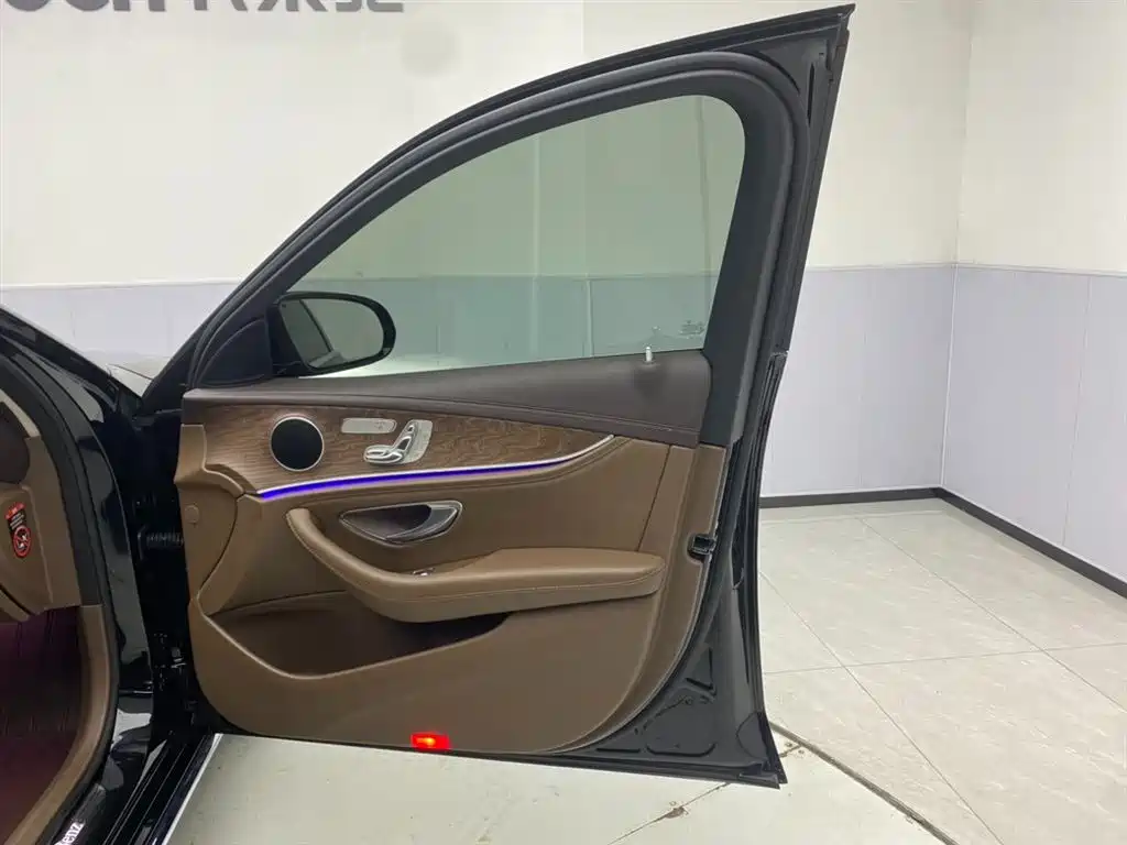 Mercedes-Benz E-Class 2023 — фото 24