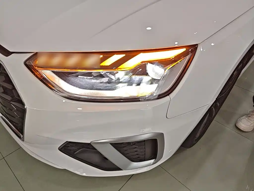 Audi A4L 2023 — фото 24