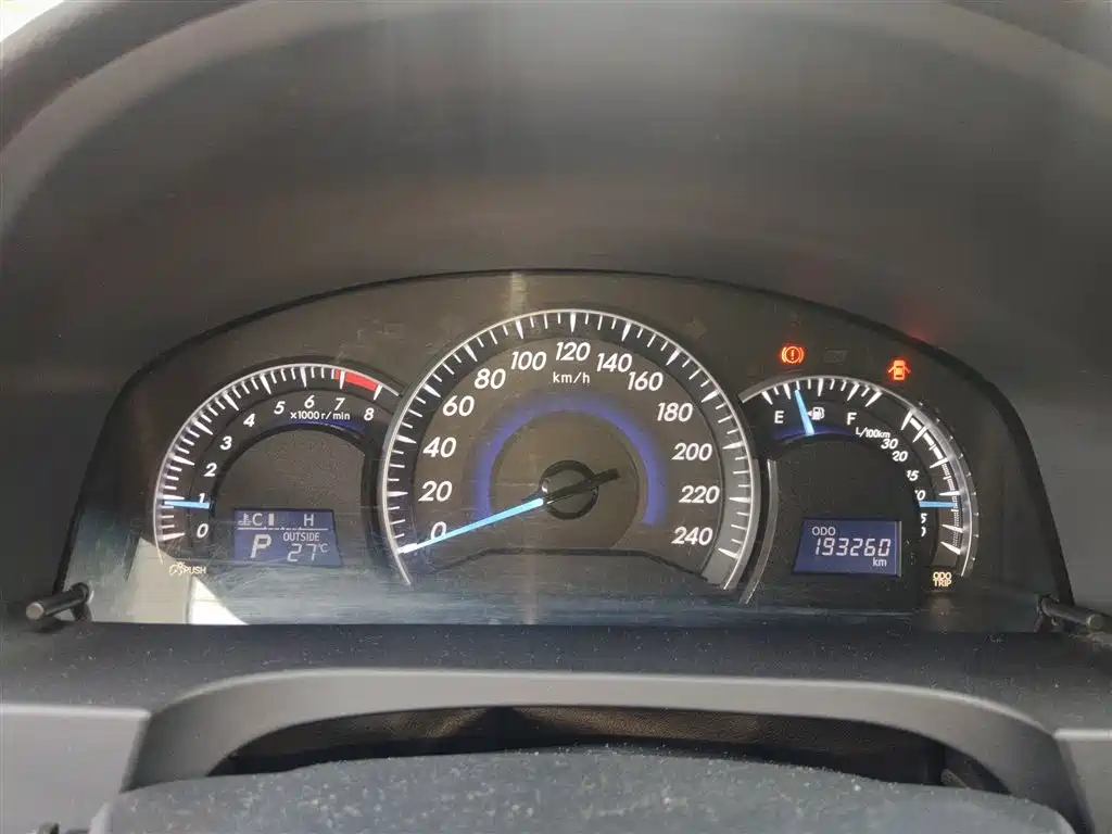 Toyota Camry 2015 — фото 12
