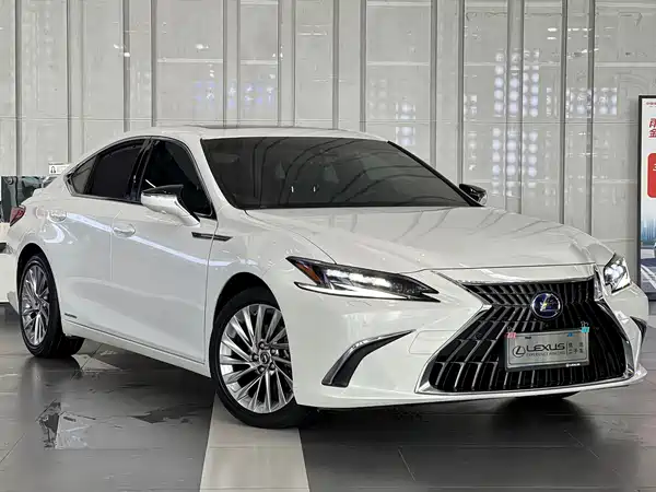 Lexus ES 2022