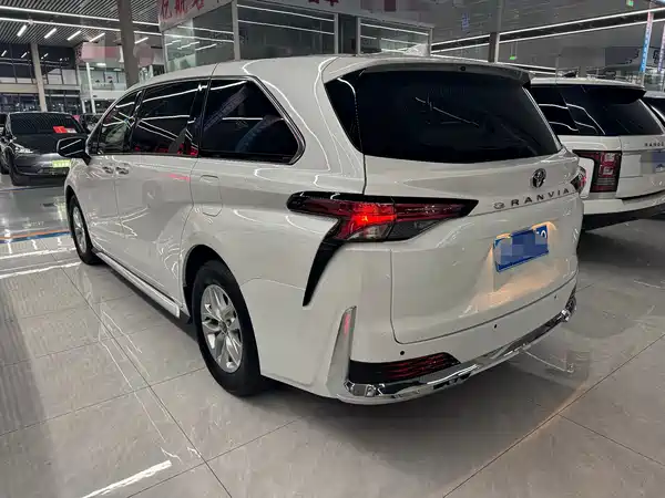 Toyota Granvia 2025