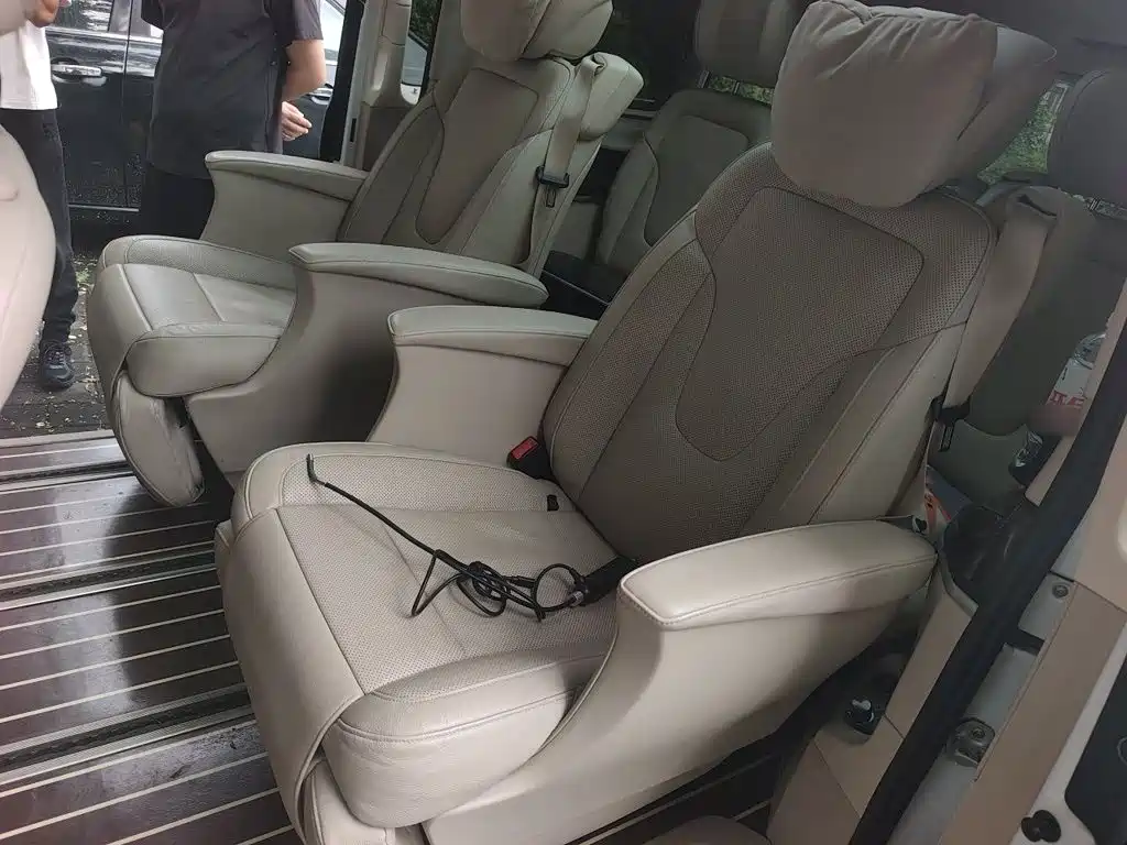 Mercedes-Benz V-Class 2016 — фото 13