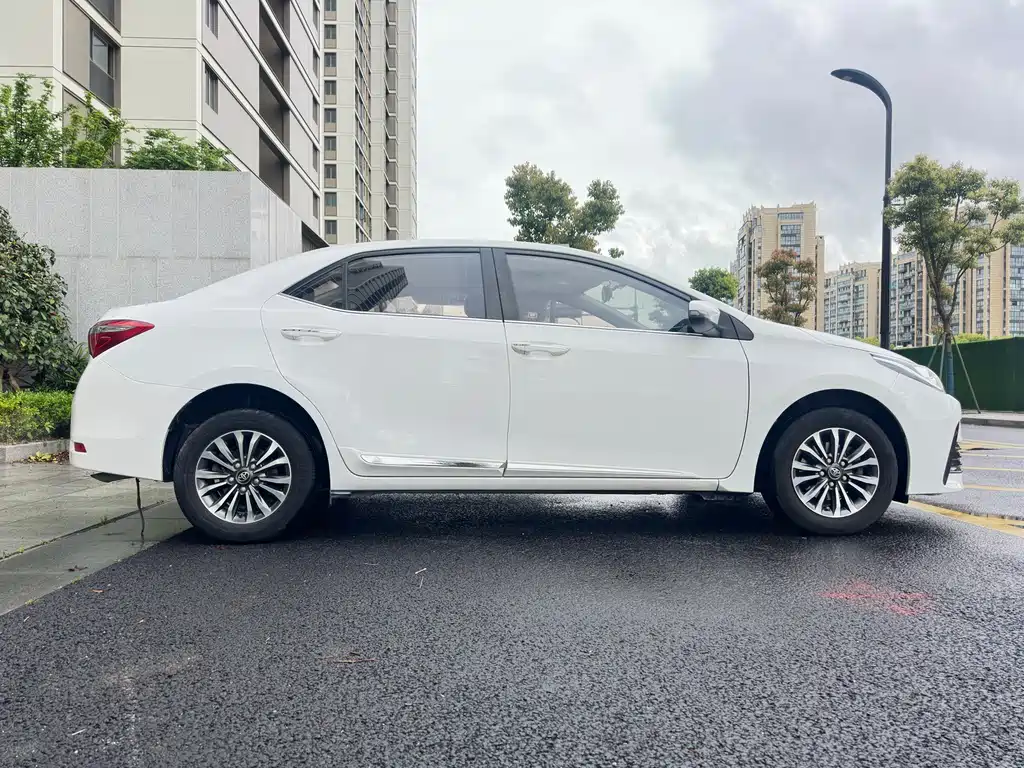 Toyota Corolla 2018 — фото 4