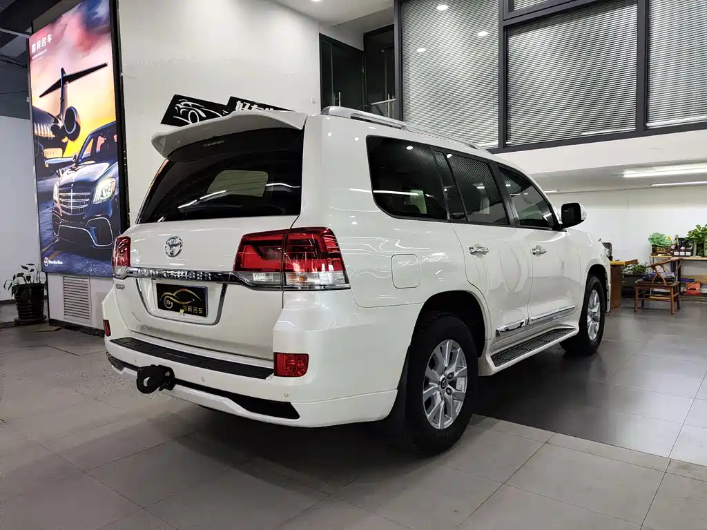 Toyota Land Cruiser 2017 — фото 4