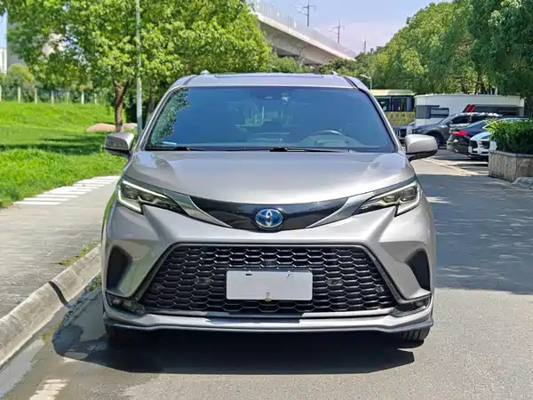 Toyota Granvia 2024