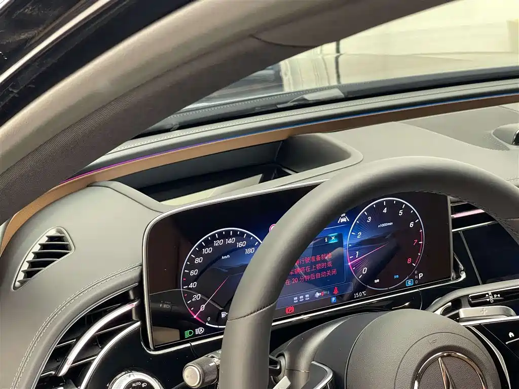 Mercedes-Benz E-Class 2025 — фото 15