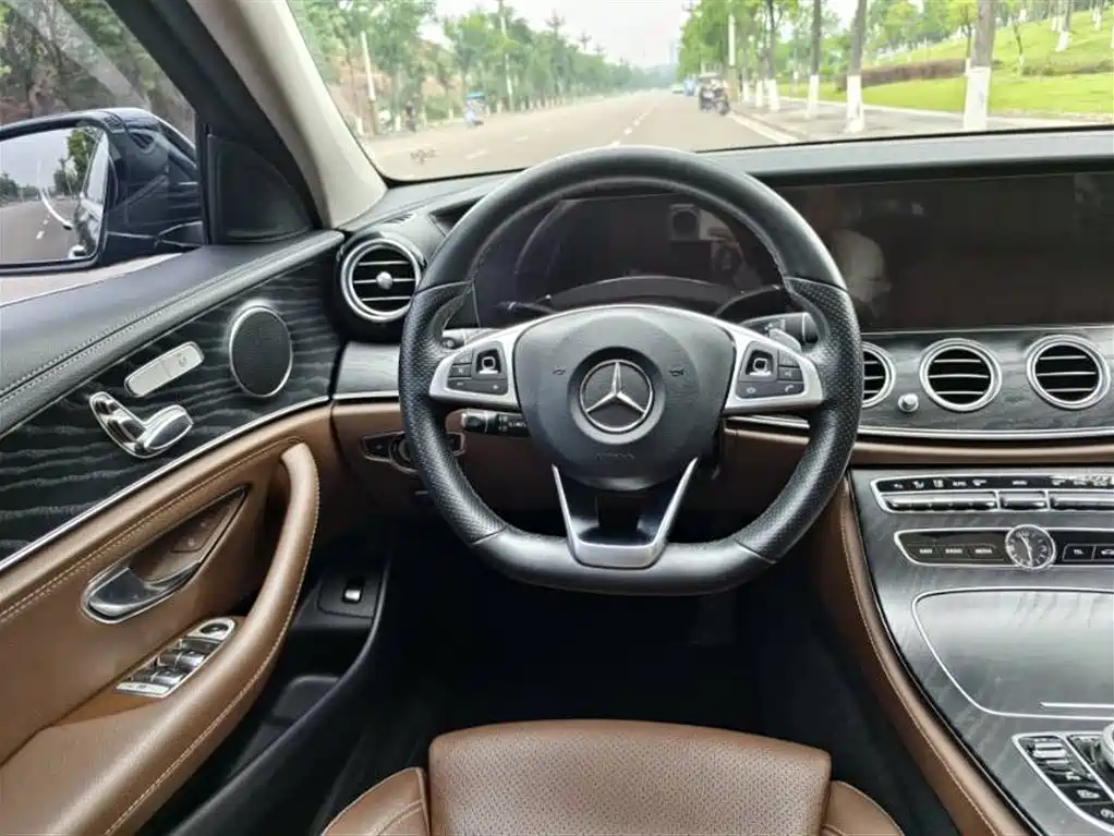 Mercedes-Benz E-Class 2018 — фото 14
