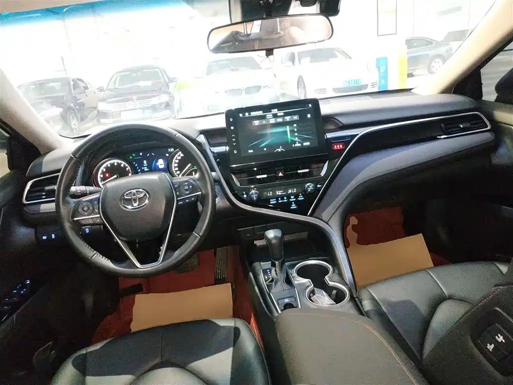 Toyota Camry 2023 — фото 10