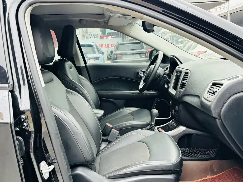 Jeep Compass 2020 — фото 10