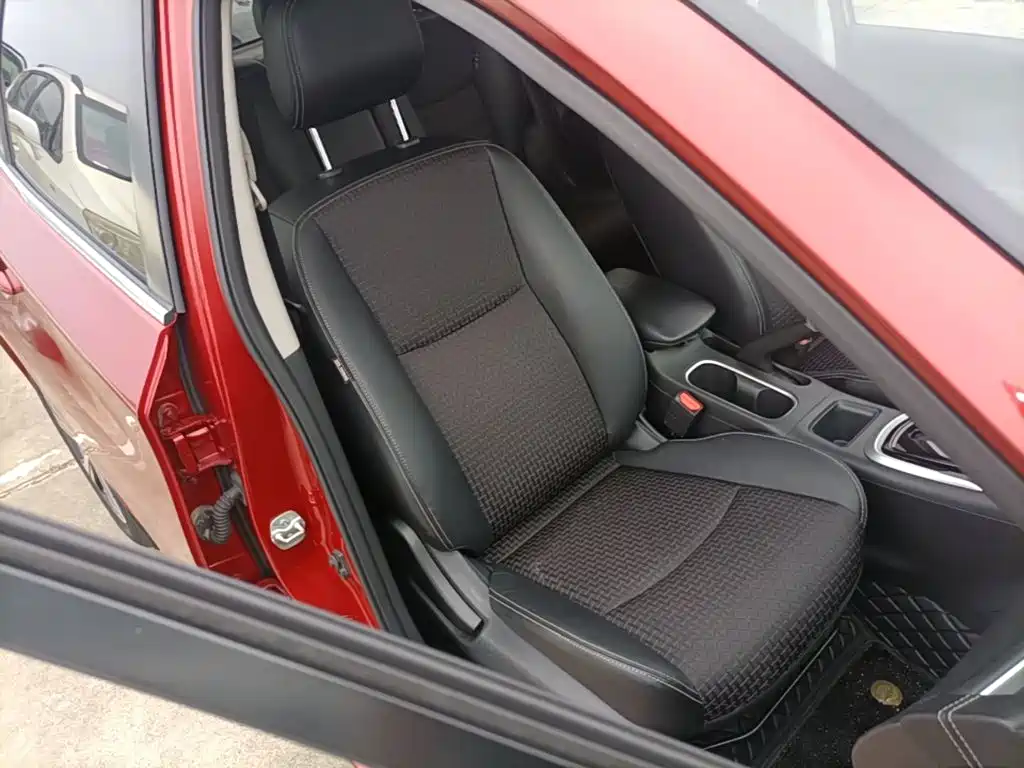 Nissan Tiida 2017 — фото 25