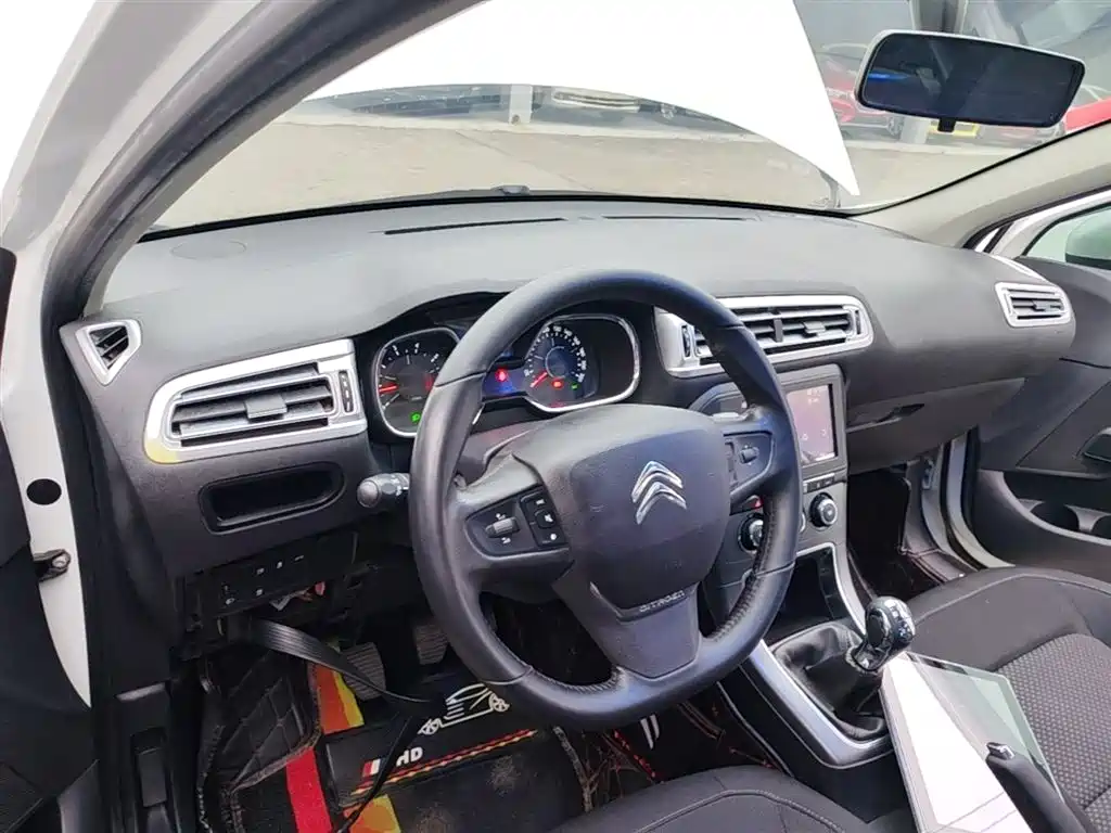 Citroen C4 2018 — фото 10