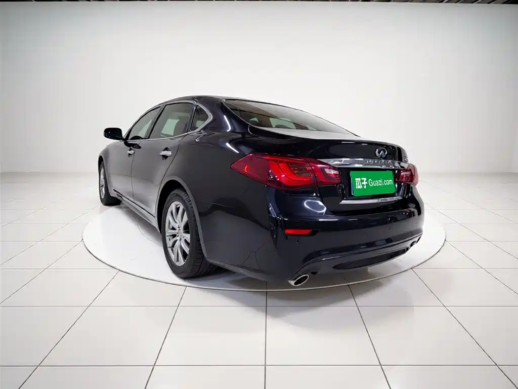 Infiniti Q70 2016