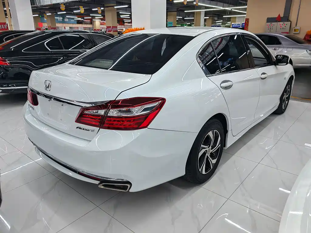 Honda Accord 2018 — фото 2