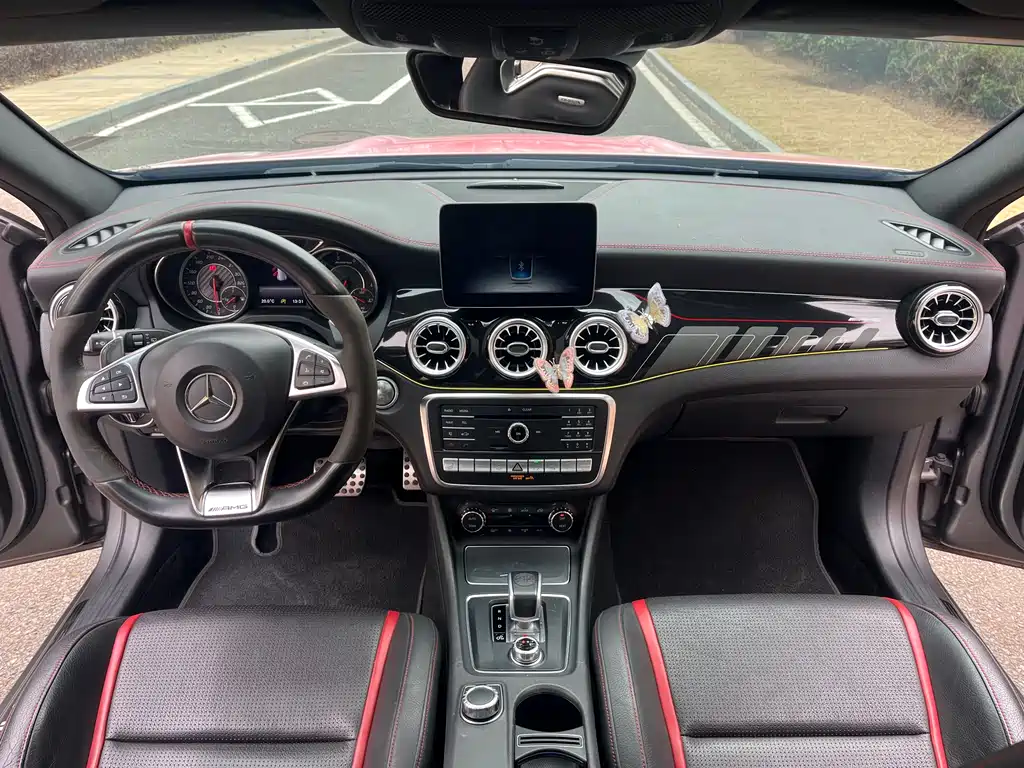 Mercedes-Benz GLA AMG 2018 — фото 13
