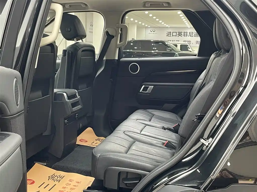 Land Rover Discovery 2018 — фото 11