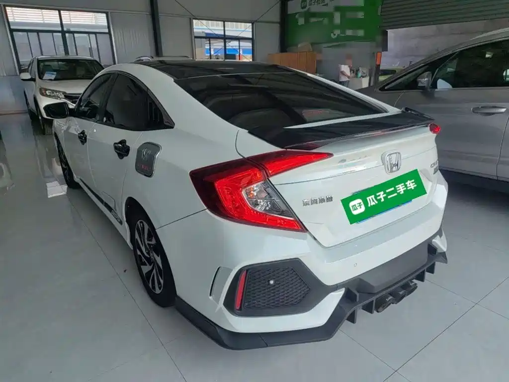 Honda Civic 2018 — фото 23