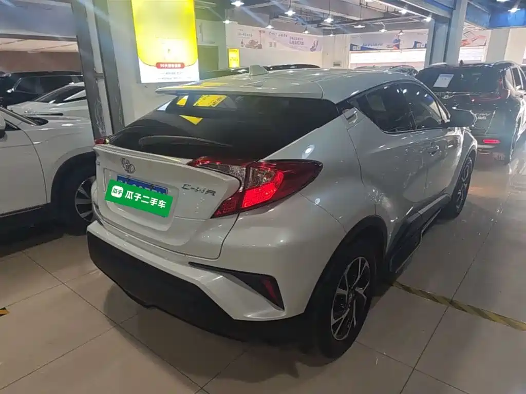 Toyota C-HR 2019 — фото 7