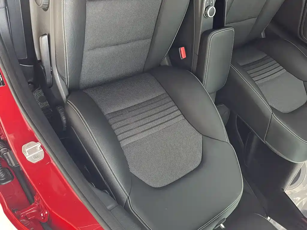 Mercedes-Benz B-Class 2017 — фото 21