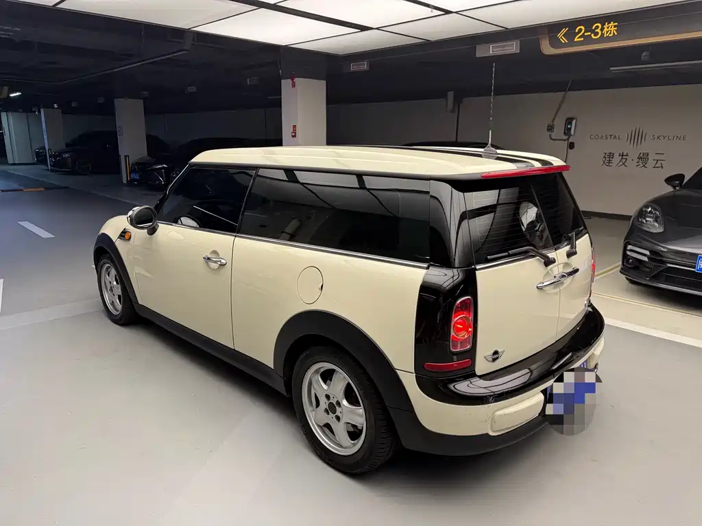 MINI Clubman 2011