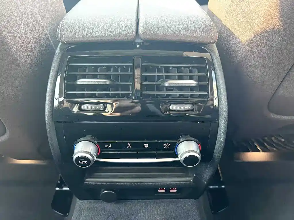 BMW 5 Series 2021 — фото 19