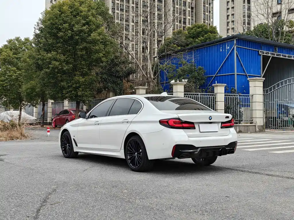 BMW 5 Series 2022 — фото 14