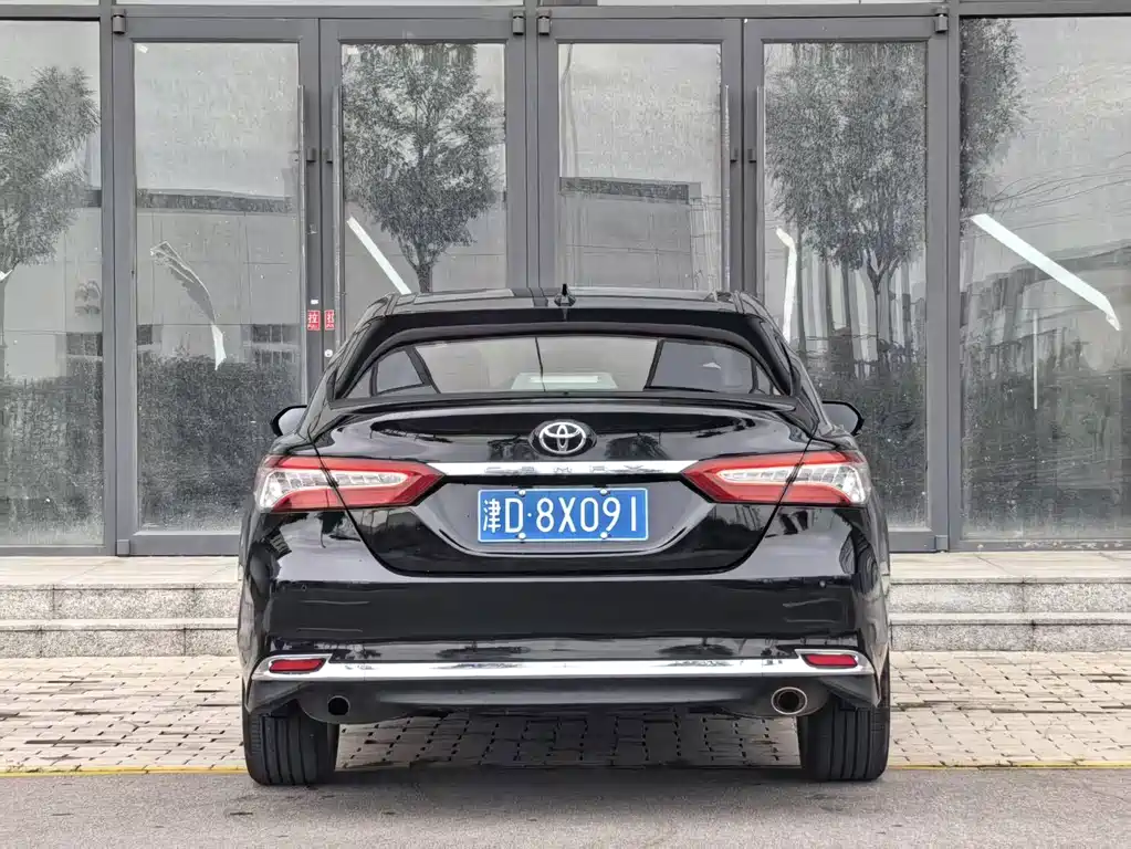 Toyota Camry 2023 — фото 7