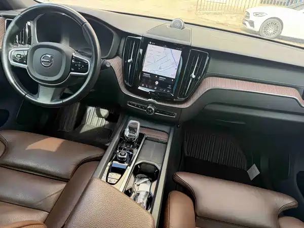 Volvo XC60 2022