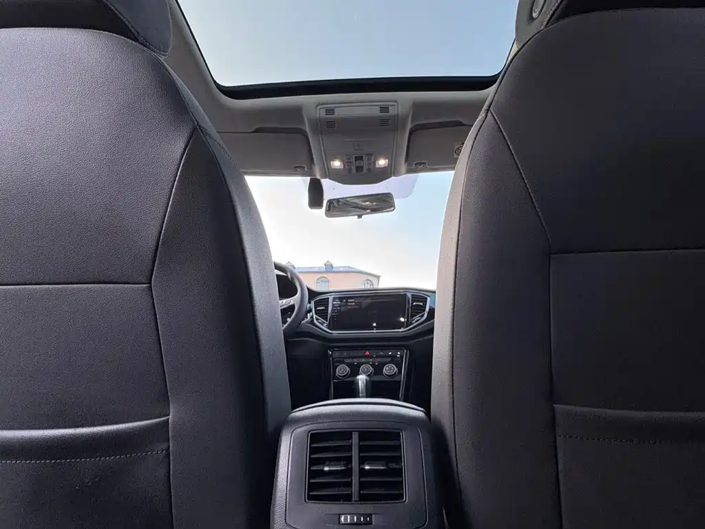 Volkswagen T-Roc 2023 — фото 13