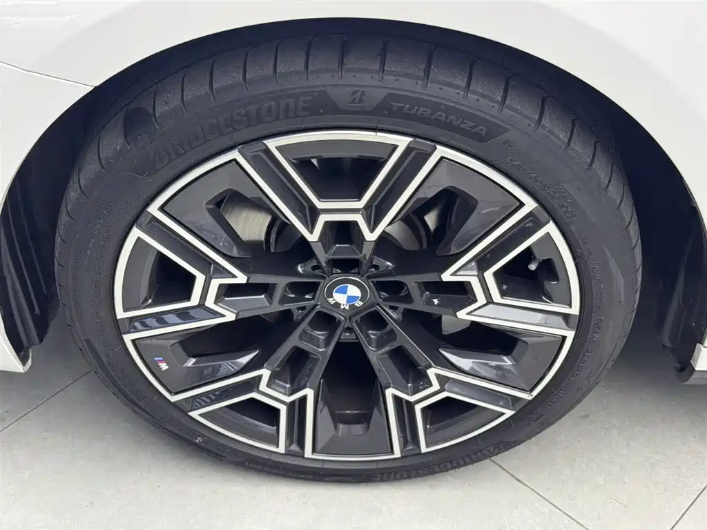 BMW 5 Series 2024 — фото 13