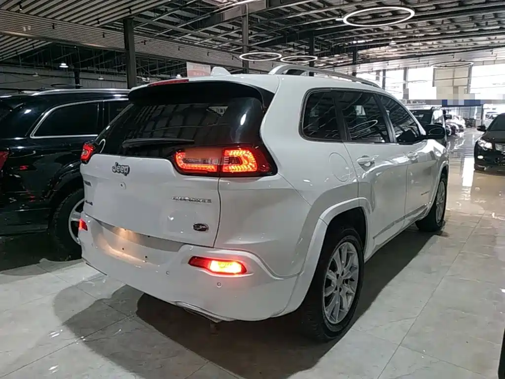 Jeep Cherokee 2018 — фото 7