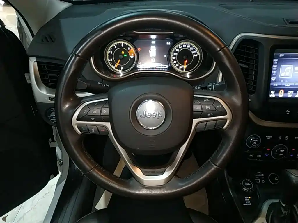Jeep Cherokee 2018 — фото 11