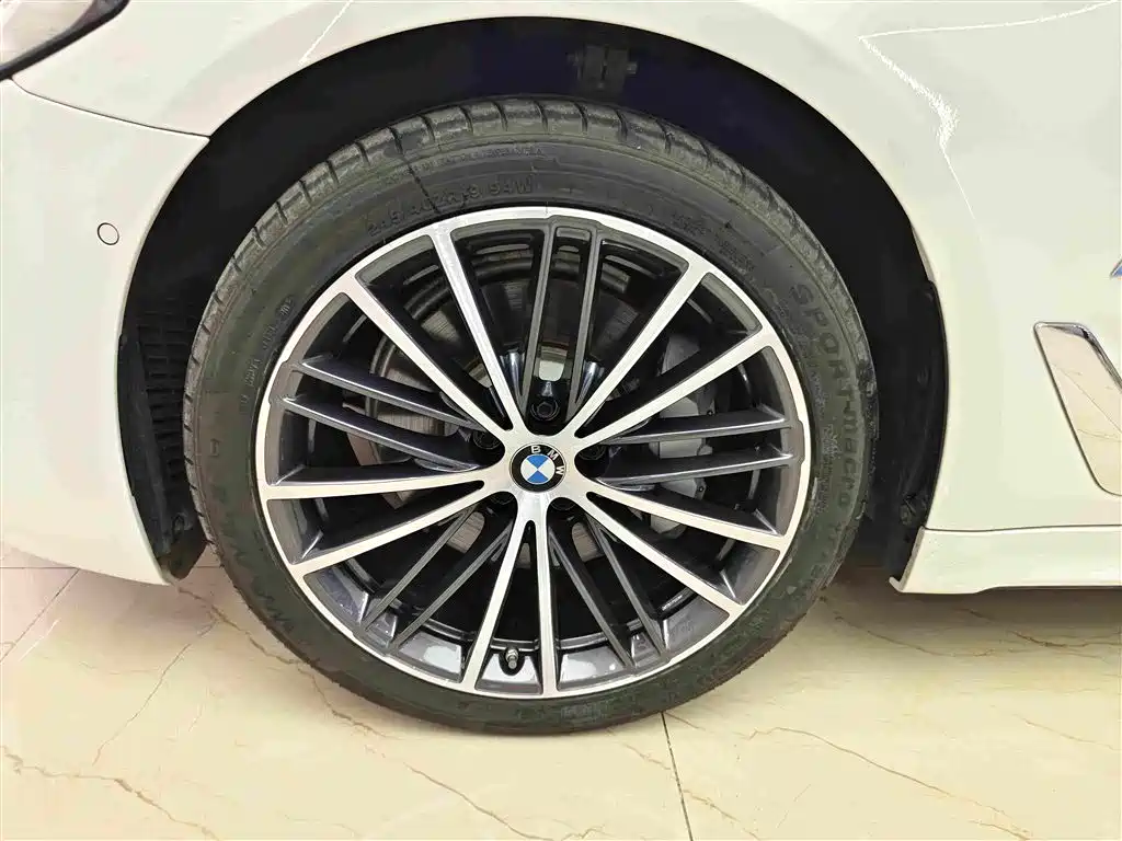 BMW 5 Series 2021 — фото 13