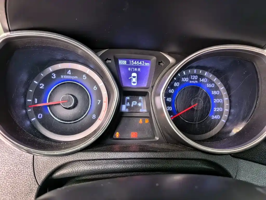 Hyundai Elantra 2015 — фото 12