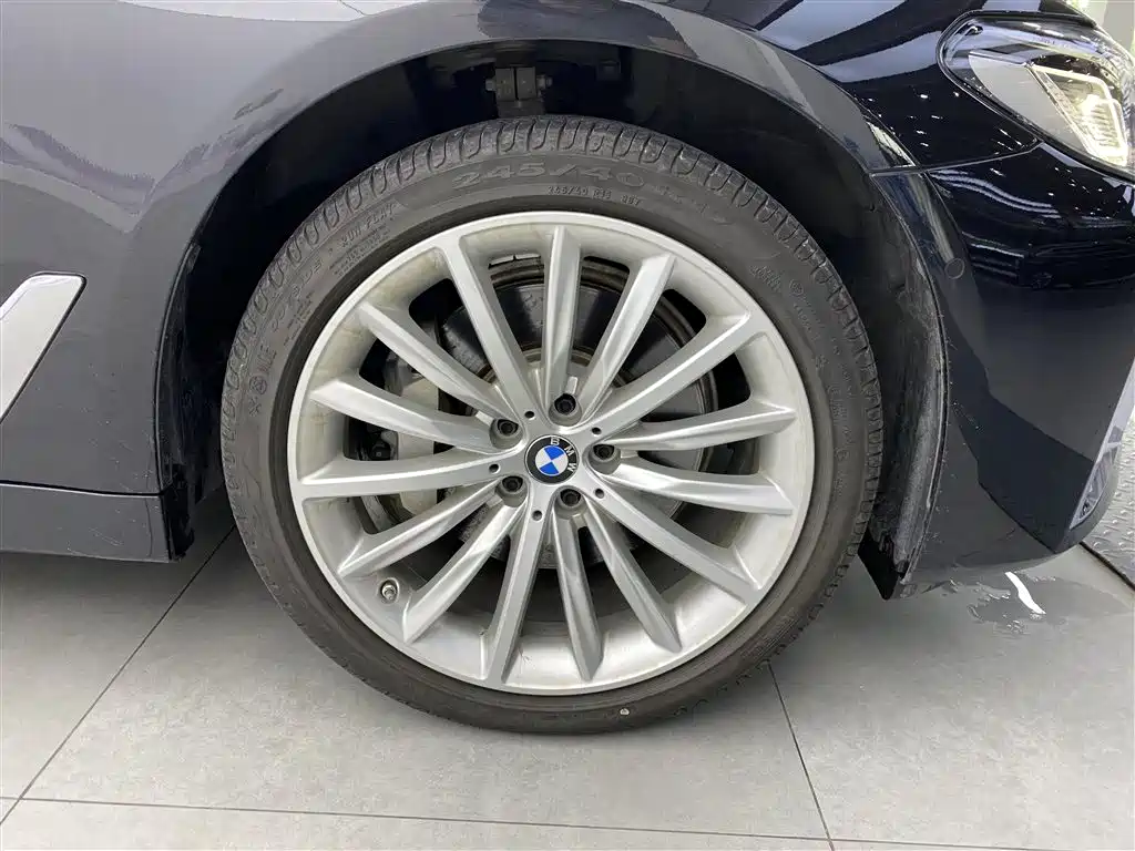 BMW 5 Series 2023 — фото 13