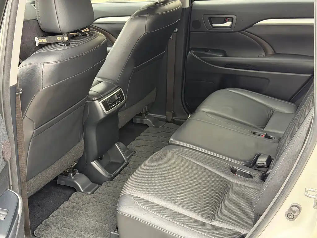 Toyota Highlander 2015 — фото 9
