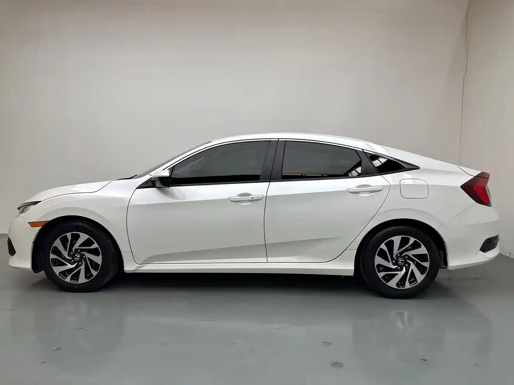 Honda Civic 2018 — фото 3