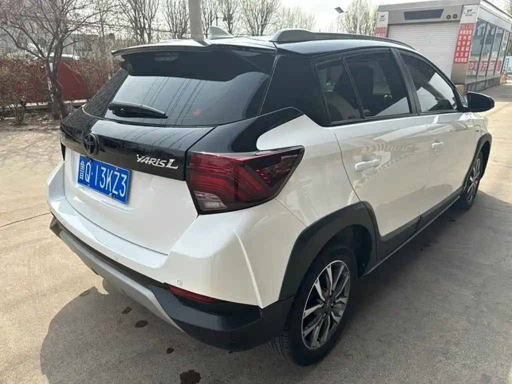 Toyota Yaris L 2022 — фото 9