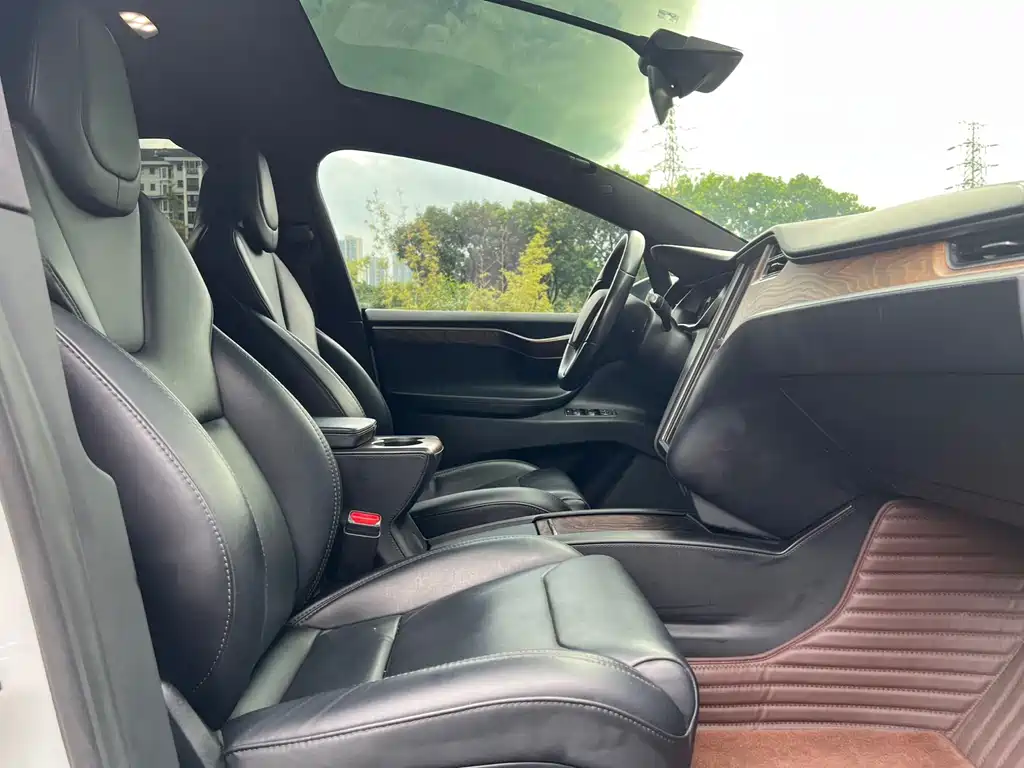 Tesla Model X 2018 — фото 23