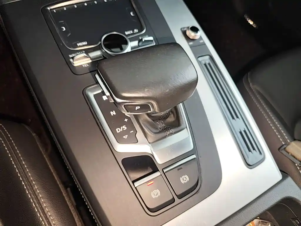 Audi Q5L 2020 — фото 14