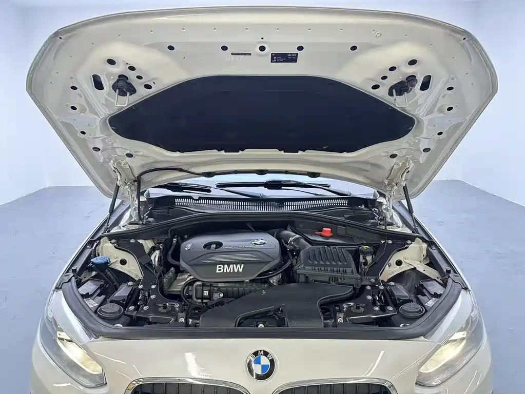 BMW 1 Series 2017 — фото 14