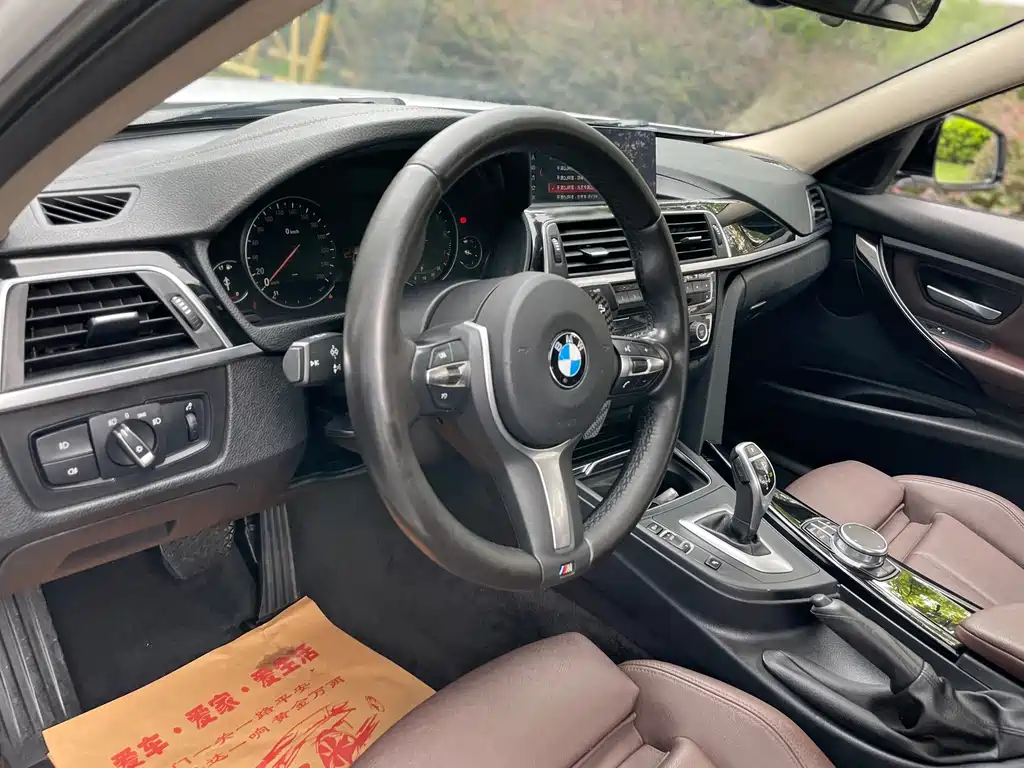 BMW 3 Series 2018 — фото 10