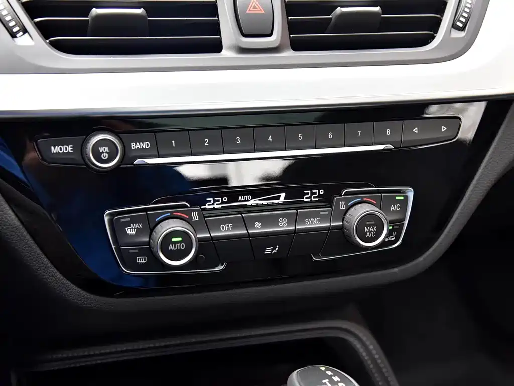 BMW 1 Series 2018 — фото 14
