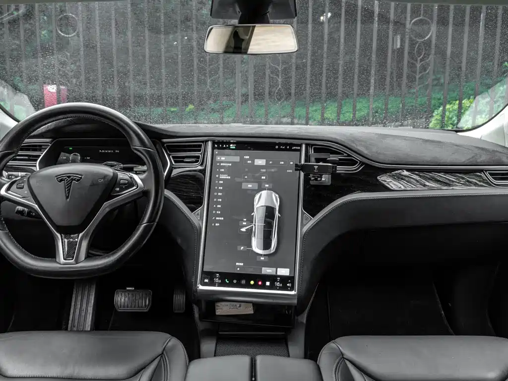 Tesla Model S 2017 — фото 10