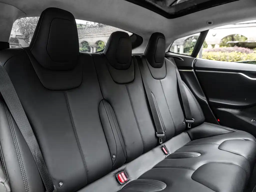 Tesla Model S 2017 — фото 15