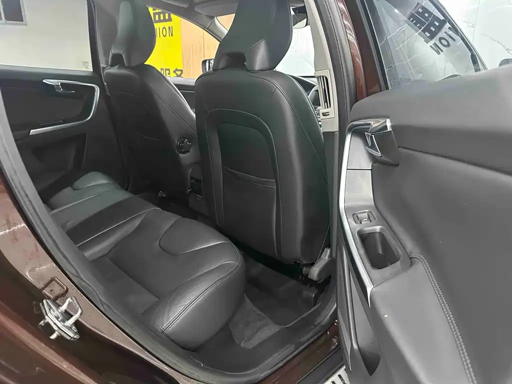 Volvo XC60 2014 — фото 15